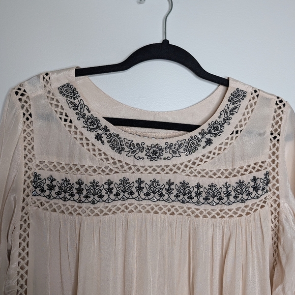 Label Ritu Kumar Flowy Cream Top With Black Beading sz L - Picture 4 of 10